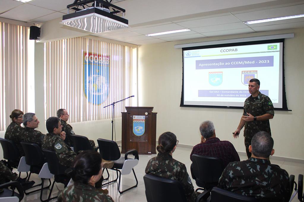 visita oficiais medicos alunos eceme out23 001