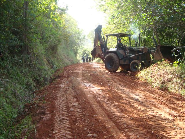 Trabalhos_de_terraplanagem_em_estrada