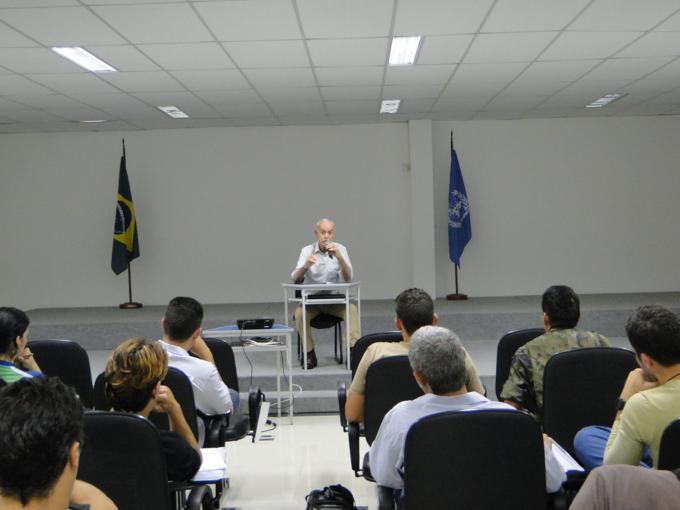 A_experincia_pessoal_como_correspondente_em_rea_de_conflito_Vietn_por_Jos_Hamilton_Ribeiro